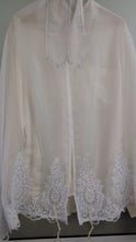 Load image into Gallery viewer, White Tallit with White Lace Decoration Women&#39;s Tallit, Feminine Tallit, woman wedding tallit
